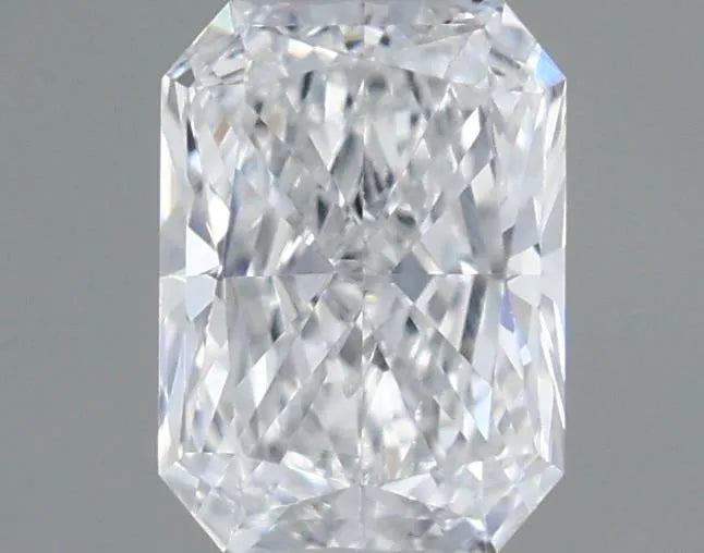 0.28ct Radiant Lab Grown Diamond (Colour E, Clarity VS1, IGI Certified)