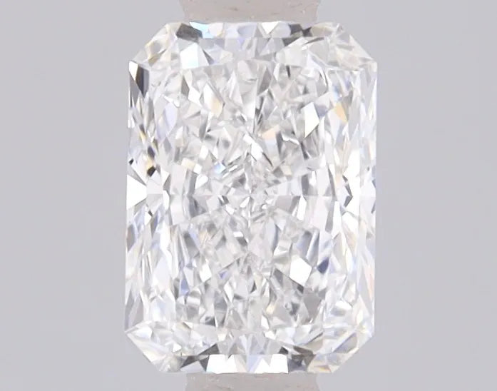 0.75ct Radiant Lab Grown Diamond (Colour E, Clarity VVS2, IGI Certified)