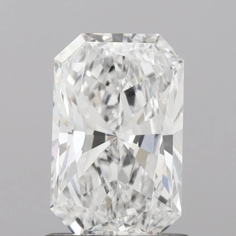 0.94ct Radiant Lab Grown Diamond (Colour E, Clarity VVS2, IGI Certified)