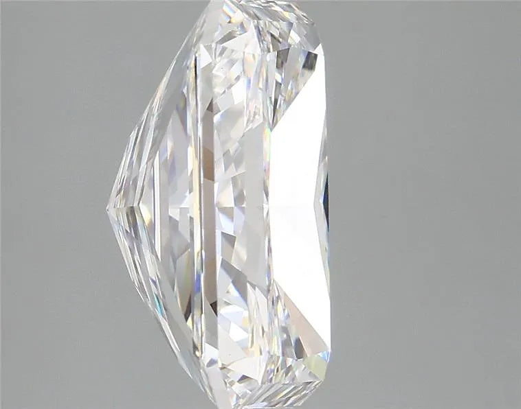 5.01ct Radiant Lab Grown Diamond (Colour E, Clarity VVS2, IGI Certified)