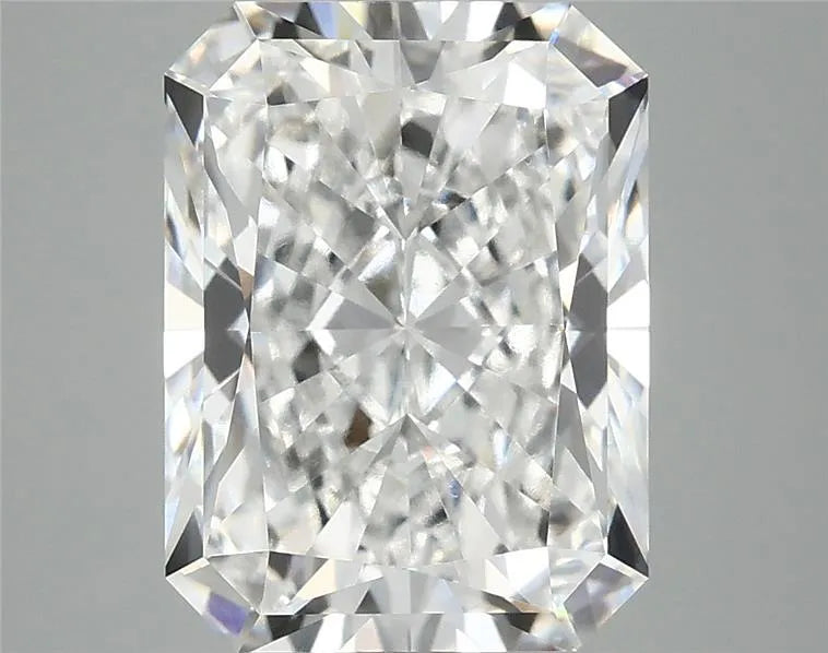 5.02ct Radiant Lab Grown Diamond (Colour E, Clarity VVS2, IGI Certified)