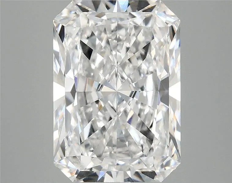 4.08ct Radiant Lab Grown Diamond (Colour D, Clarity VVS2, IGI Certified)