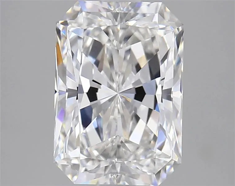 2.51ct Radiant Lab Grown Diamond (Colour E, Clarity VVS2, IGI Certified)