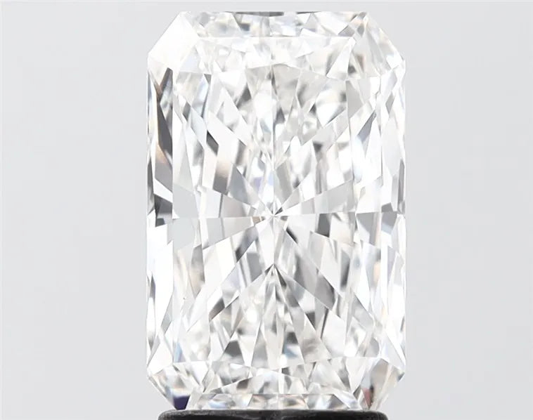 2.52ct Radiant Lab Grown Diamond (Colour E, Clarity VVS2, IGI Certified)