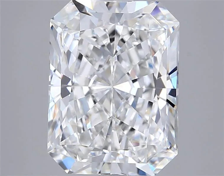 2.57ct Radiant Lab Grown Diamond (Colour D, Clarity VVS2, IGI Certified)