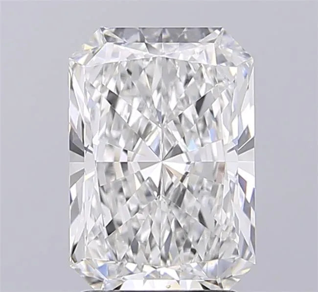 2.59ct Radiant Lab Grown Diamond (Colour E, Clarity VVS2, IGI Certified)