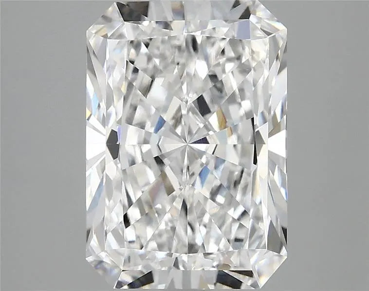 2.86ct Radiant Lab Grown Diamond (Colour E, Clarity VVS2, IGI Certified)
