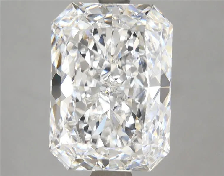 4.15ct Radiant Lab Grown Diamond (Colour E, Clarity VVS1, IGI Certified)