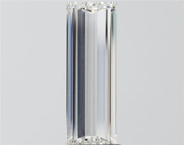 2.61ct Baguette Lab Grown Diamond (Colour H, Clarity VVS2, IGI Certified)