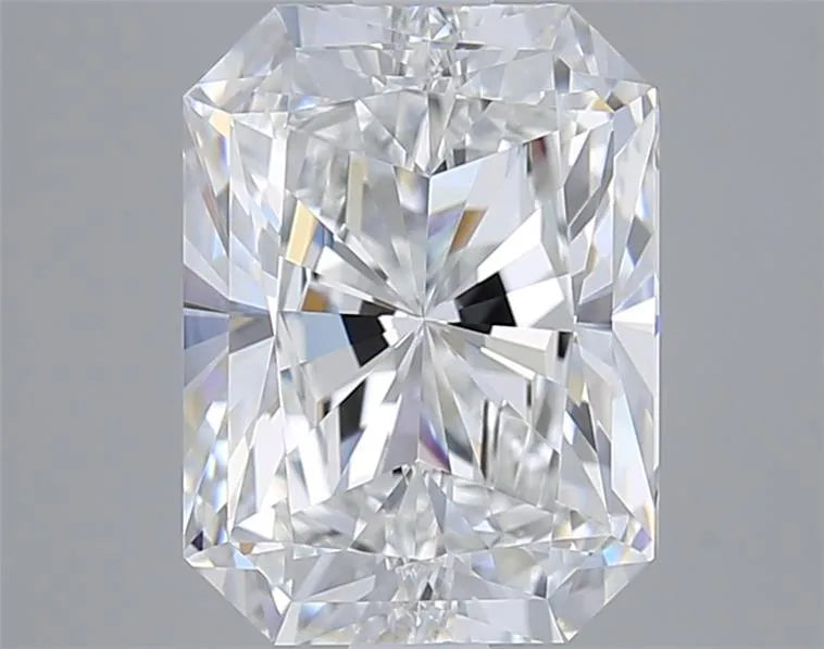 3.02ct Radiant Lab Grown Diamond (Colour E, Clarity VVS1, IGI Certified)