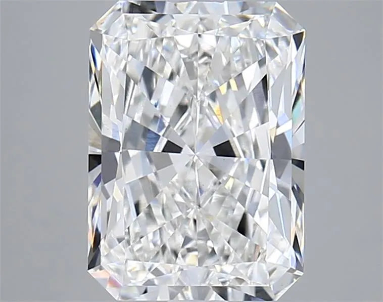 3.02ct Radiant Lab Grown Diamond (Colour F, Clarity VVS2, IGI Certified)