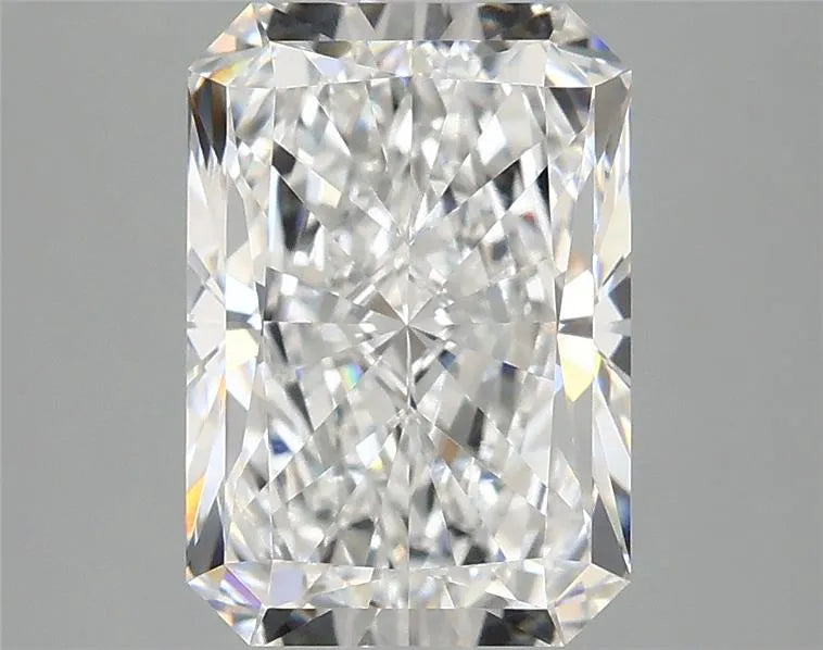 3.08ct Radiant Lab Grown Diamond (Colour E, Clarity VVS2, IGI Certified)