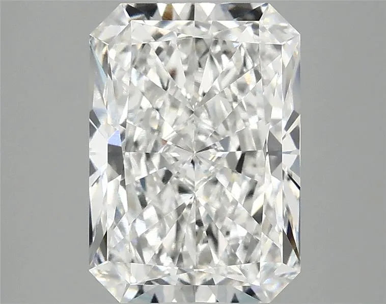 3.08ct Radiant Lab Grown Diamond (Colour E, Clarity VVS2, IGI Certified)