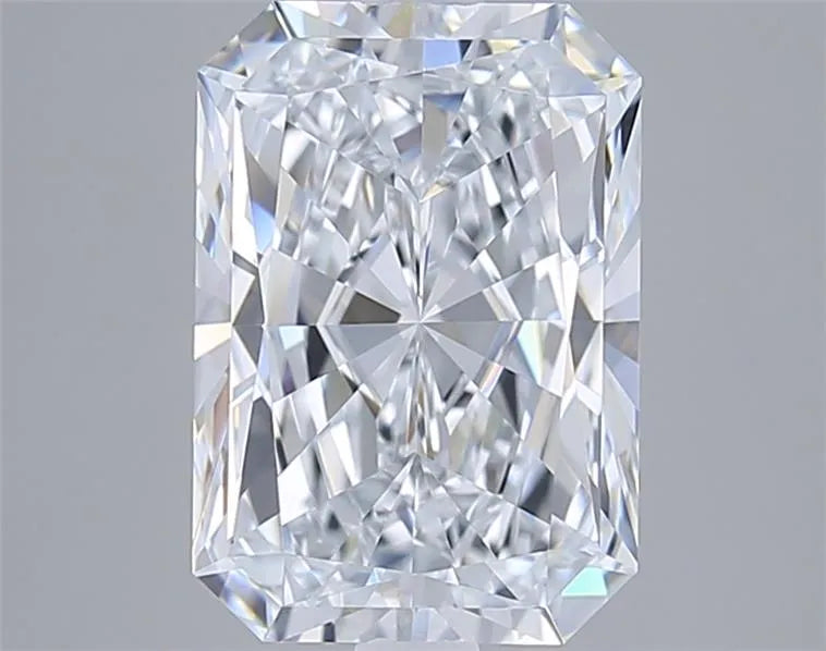 3.21ct Radiant Lab Grown Diamond (Colour E, Clarity VVS2, IGI Certified)