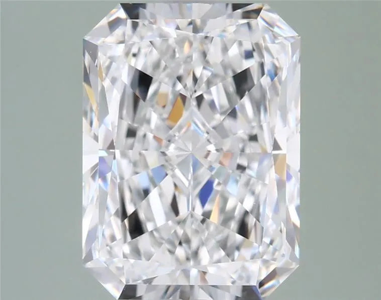 3.51ct Radiant Lab Grown Diamond (Colour D, Clarity VVS2, IGI Certified)