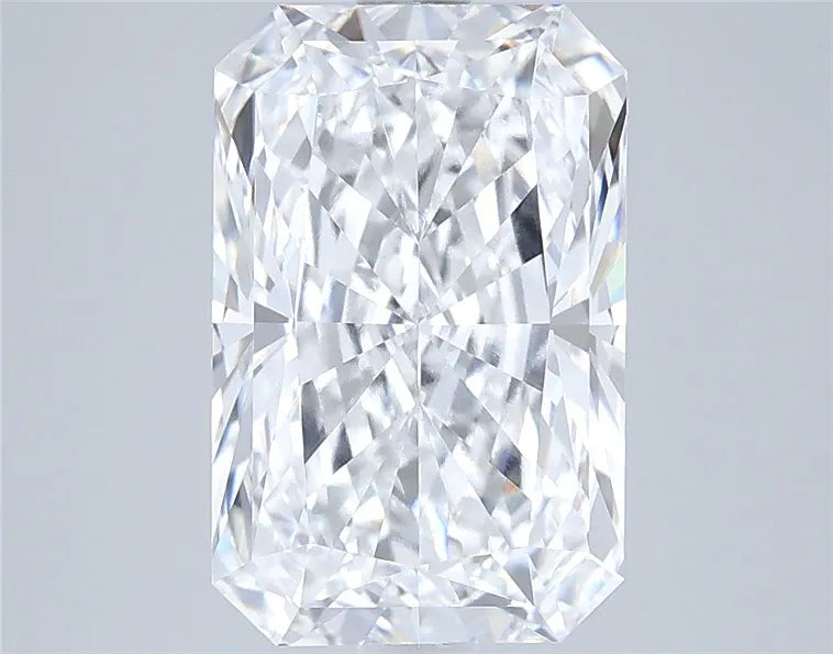 3.51ct Radiant Lab Grown Diamond (Colour D, Clarity VVS2, IGI Certified)