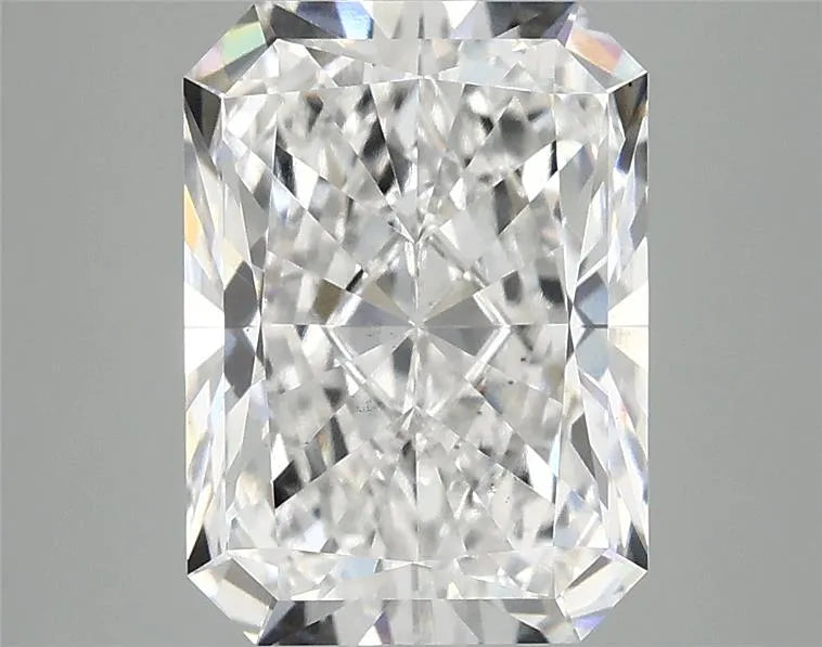 3.52ct Radiant Lab Grown Diamond (Colour E, Clarity VS2, IGI Certified)
