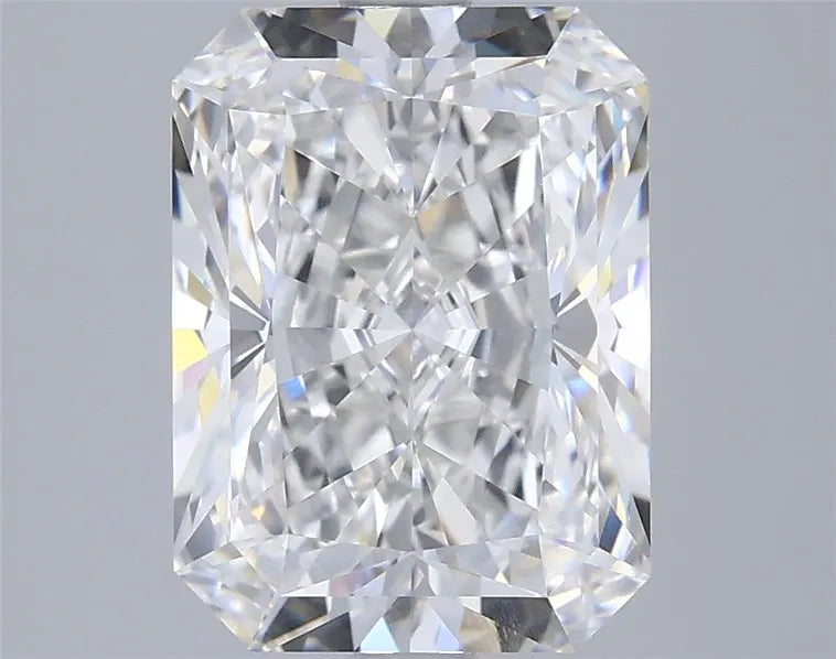 3.53ct Radiant Lab Grown Diamond (Colour E, Clarity VVS1, IGI Certified)