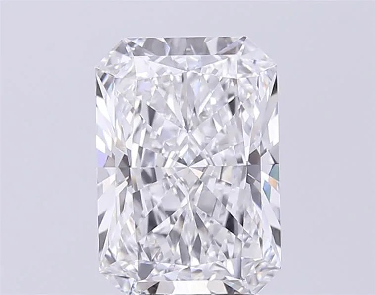 3.58ct Radiant Lab Grown Diamond (Colour E, Clarity VVS2, IGI Certified)