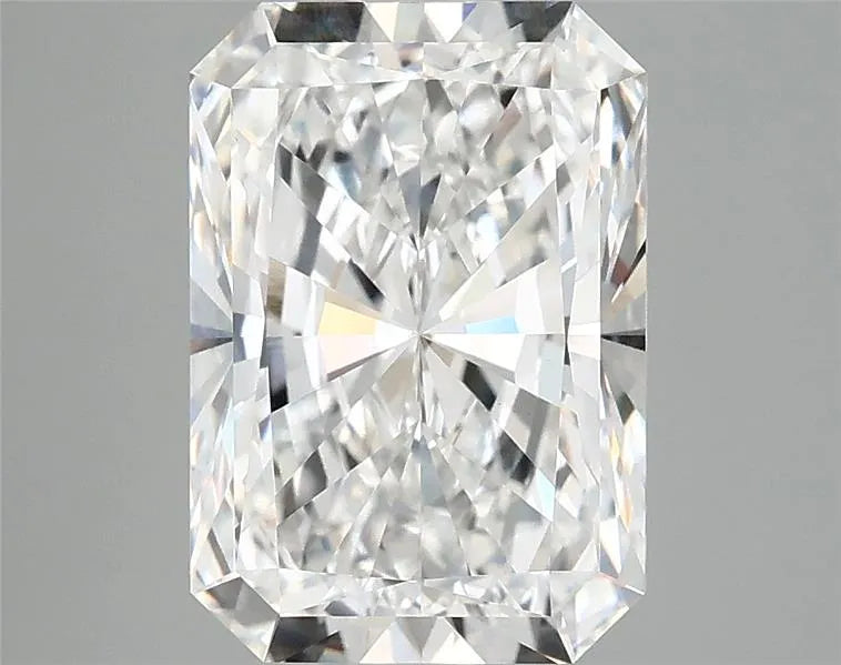 3.70ct Radiant Lab Grown Diamond (Colour E, Clarity VVS2, IGI Certified)