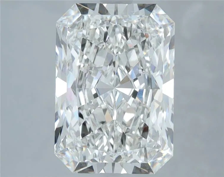 3.70ct Radiant Lab Grown Diamond (Colour G, Clarity VVS2, IGI Certified)
