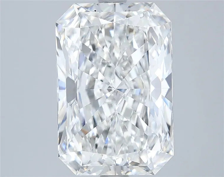 3.72ct Radiant Lab Grown Diamond (Colour E, Clarity VVS2, IGI Certified)