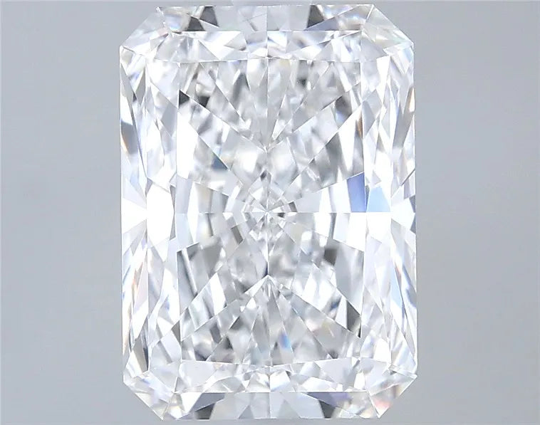 3.79ct Radiant Lab Grown Diamond (Colour E, Clarity VVS2, IGI Certified)