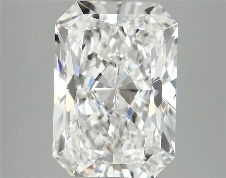 3.83ct Radiant Lab Grown Diamond (Colour E, Clarity VVS2, IGI Certified)