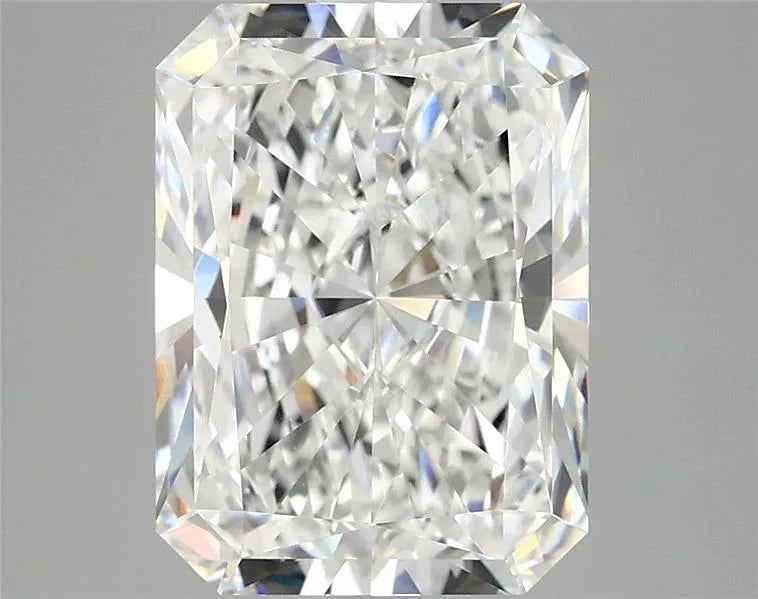 3.84ct Radiant Lab Grown Diamond (Colour E, Clarity VVS2, IGI Certified)
