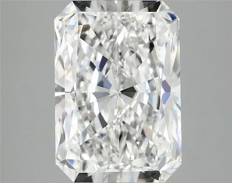 3.84ct Radiant Lab Grown Diamond (Colour E, Clarity VVS2, IGI Certified)