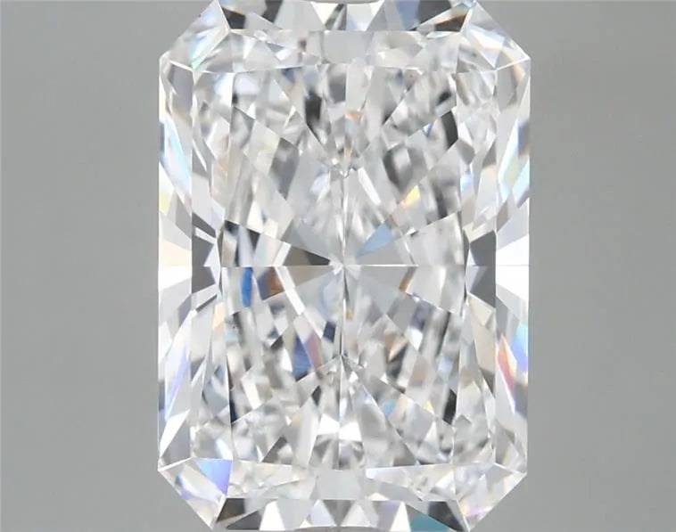 3.87ct Radiant Lab Grown Diamond (Colour D, Clarity VVS2, IGI Certified)