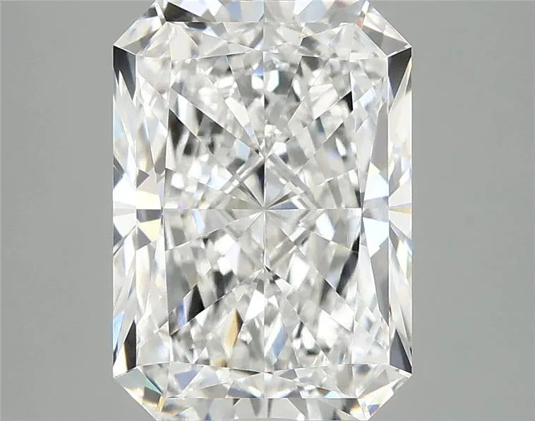 3.91ct Radiant Lab Grown Diamond (Colour E, Clarity VVS2, IGI Certified)
