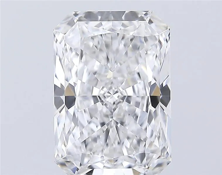 3.94ct Radiant Lab Grown Diamond (Colour E, Clarity VVS2, GIA Certified)