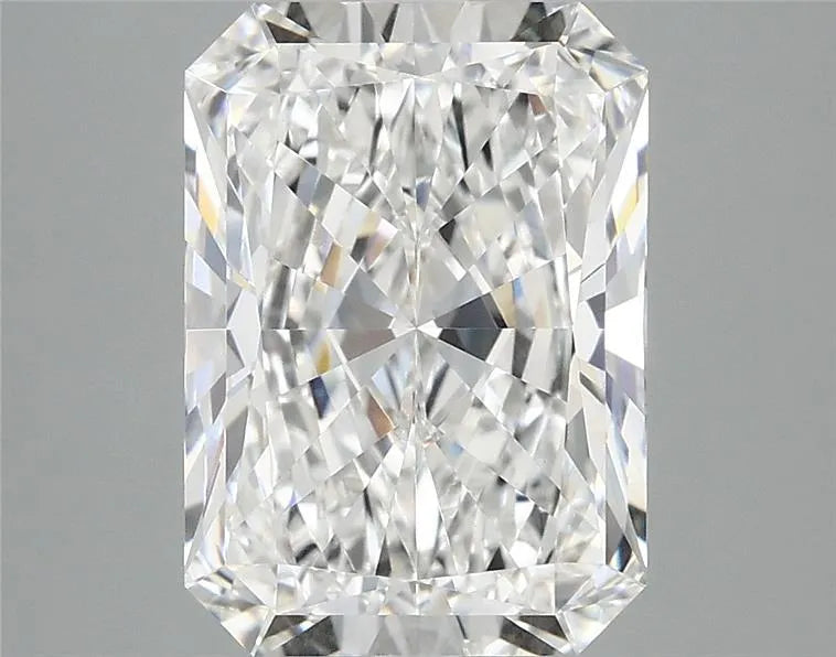 3.96ct Radiant Lab Grown Diamond (Colour E, Clarity VVS2, IGI Certified)