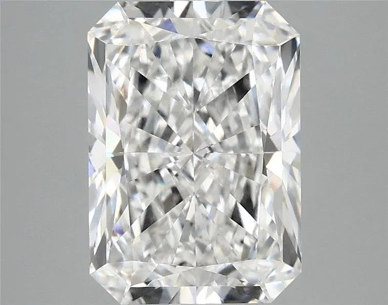 4.02ct Radiant Lab Grown Diamond (Colour E, Clarity VVS2, IGI Certified)