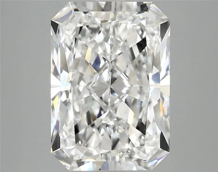 4.04ct Radiant Lab Grown Diamond (Colour D, Clarity VVS2, IGI Certified)