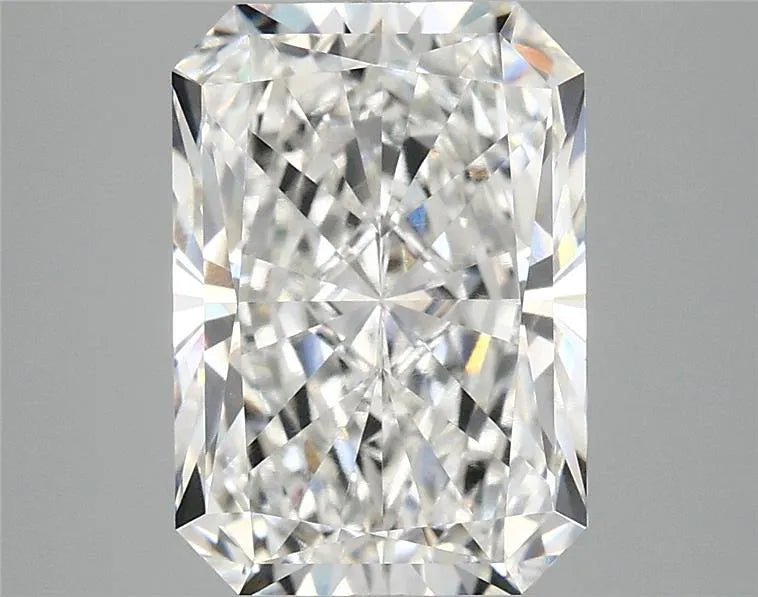 4.04ct Radiant Lab Grown Diamond (Colour E, Clarity VVS2, IGI Certified)