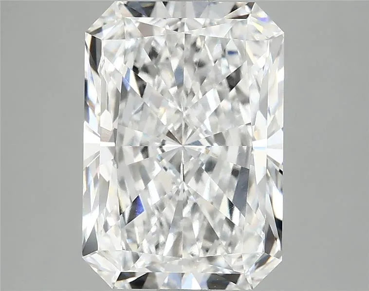 4.05ct Radiant Lab Grown Diamond (Colour E, Clarity VVS2, IGI Certified)