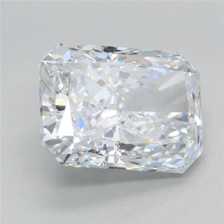 4.05ct Radiant Lab Grown Diamond (Colour F, Clarity VVS2, IGI Certified)
