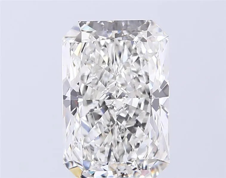 4.05ct Radiant Lab Grown Diamond (Colour G, Clarity VVS2, IGI Certified)