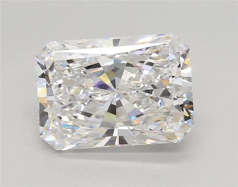 4.06ct Radiant Lab Grown Diamond (Colour D, Clarity VVS2, IGI Certified)