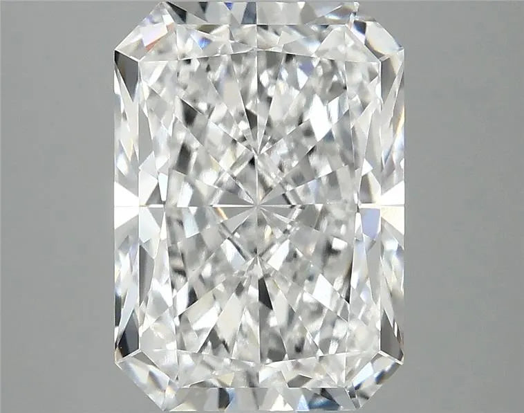4.06ct Radiant Lab Grown Diamond (Colour E, Clarity VVS2, IGI Certified)