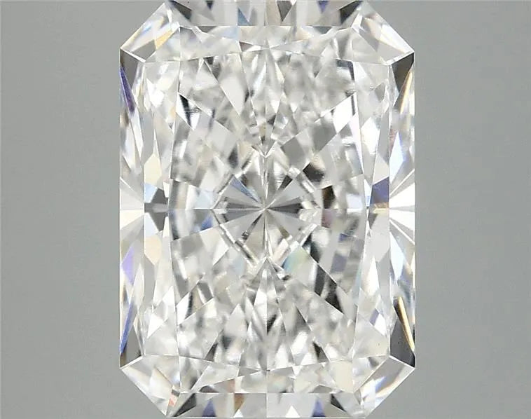 4.08ct Radiant Lab Grown Diamond (Colour F, Clarity VVS2, IGI Certified)