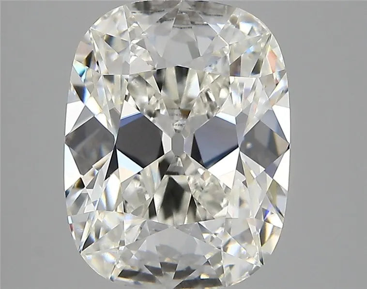 4.21ct Cushion modified Lab Grown Diamond (Colour G, Clarity VVS2, IGI Certified)