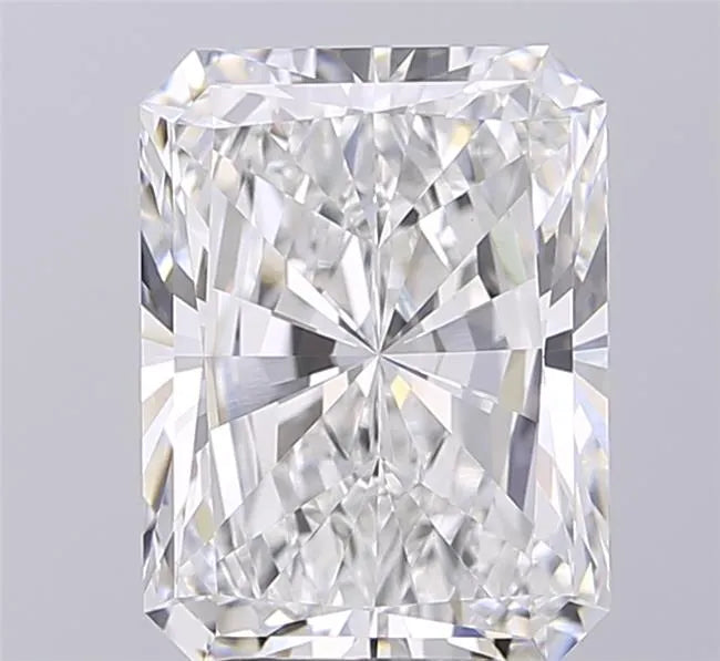 4.32ct Radiant Lab Grown Diamond (Colour E, Clarity VVS2, IGI Certified)