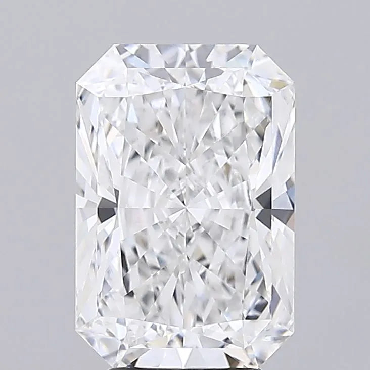 4.52ct Radiant Lab Grown Diamond (Colour E, Clarity VVS1, IGI Certified)
