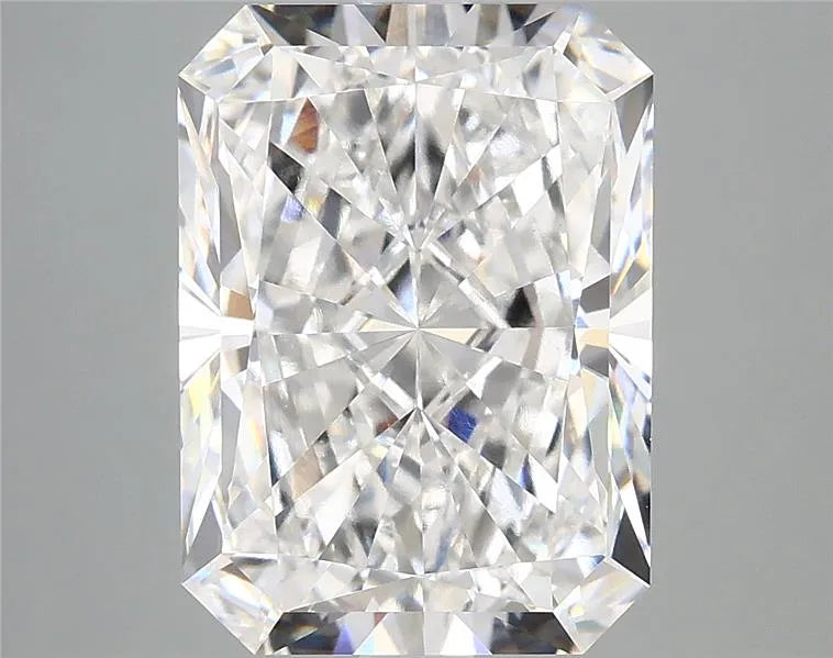 5.03ct Radiant Lab Grown Diamond (Colour E, Clarity VVS2, IGI Certified)