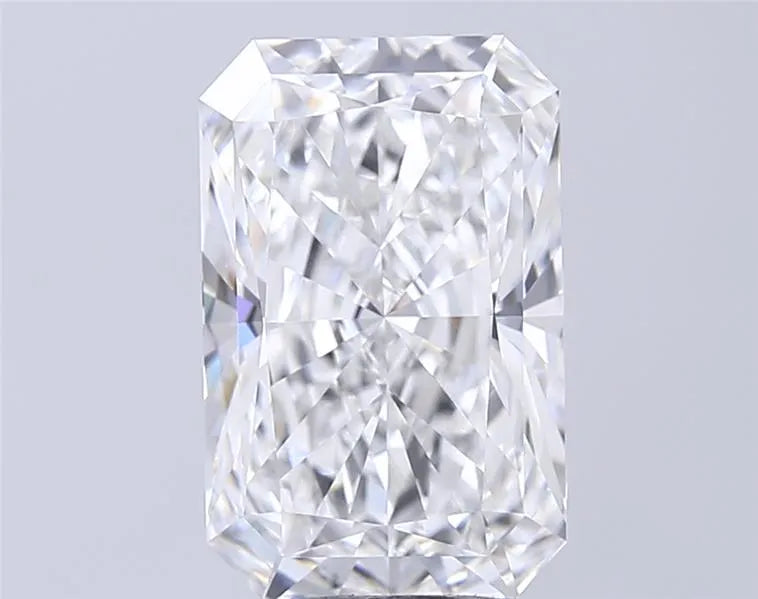 5.04ct Radiant Lab Grown Diamond (Colour E, Clarity VVS2, IGI Certified)