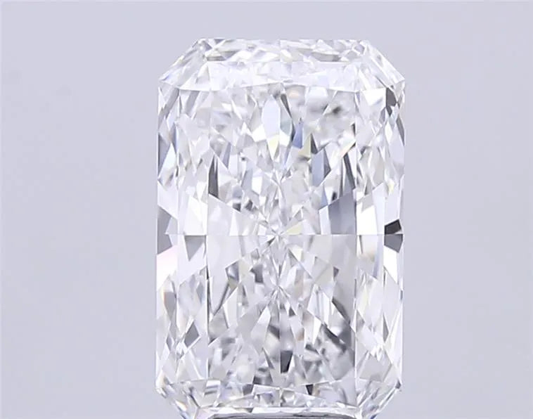 5.51ct Radiant Lab Grown Diamond (Colour E, Clarity VVS2, IGI Certified)