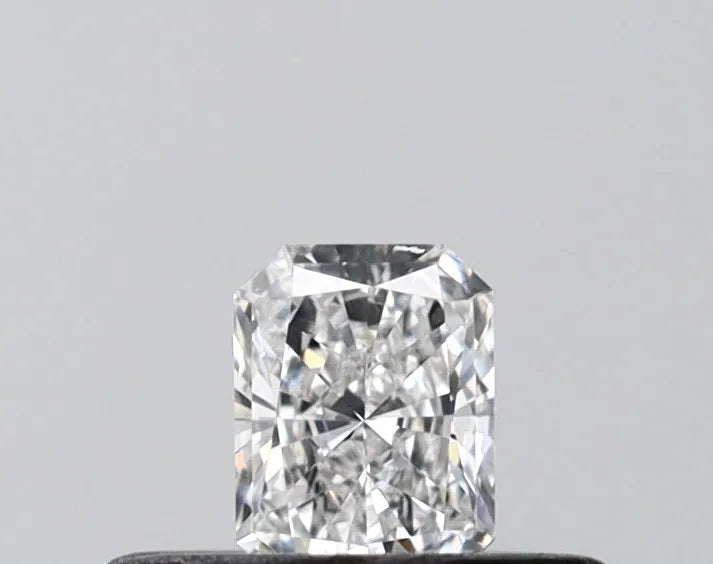 0.21ct Radiant Lab Grown Diamond (Colour D, Clarity VVS2, IGI Certified)